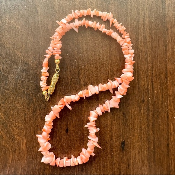 Vintage Y2K coral pink natural shell‎ necklace - Picture 2 of 6